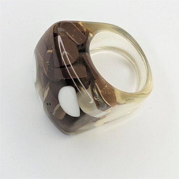 Chunky Clear Resin Ring With Brown and White Pill Beads Square Shape Lucite Ring - Picture 3 of 10